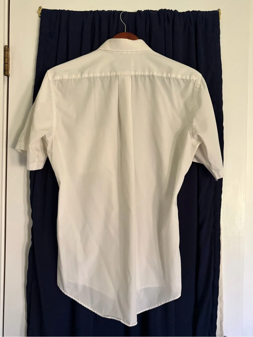 Men’s White Short-Sleeve Button-Up Dress Shirt